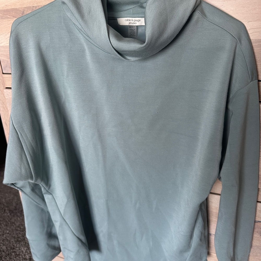 Cable & Gauge Light Gray Top